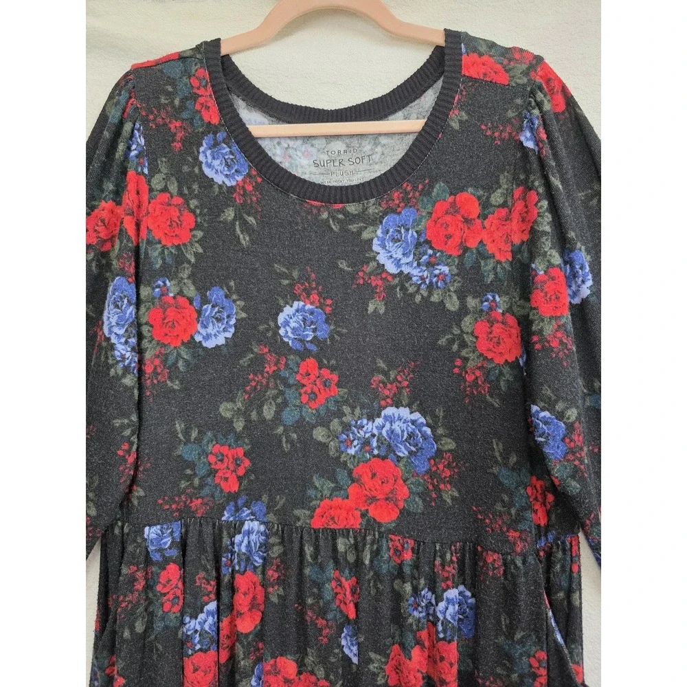 Torrid Dress Womens 2 Black Floral Red Blue Super Soft Plush Long Sleeve Pockets
